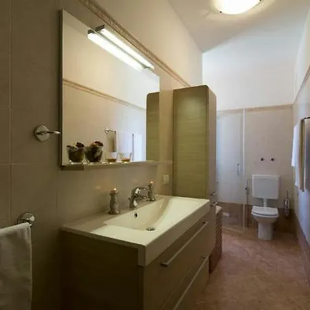 Apartment Sleeps 2 Pool Regoledo