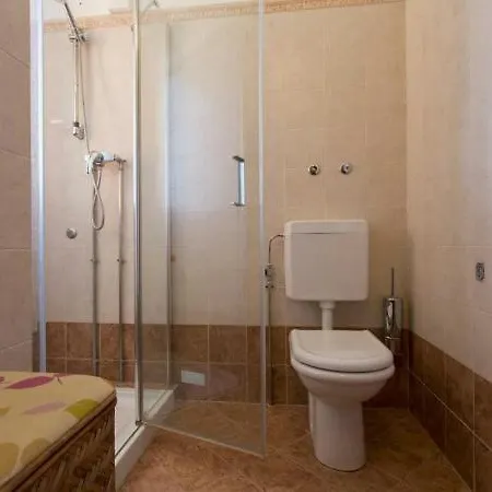 Sleeps 2 Pool Apartment Regoledo